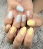 色違いのパステルカラーが可愛い opi nails「ブルー×イエローのポップなハンドネイルで春カラーON」