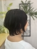 洗練されたトレンドヘアカット「軽さとまとまりを両立した“大人の余裕ショートボブ”」