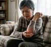 肘痛は即効性のあるメニューはなかなｋありませんが原因の根本的なアプローチが必要です。「雑巾しぼりや荷物でズキッとくる肘の痛み。その場しのぎから抜け出す考え方」