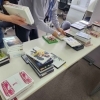 ヤフオク出品に向けたDVDのジャンル仕分け作業の様子【就労継続支援B型 ゲーム 千葉市】