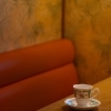 半個室で、静かに味わう一杯のコーヒー