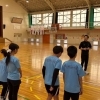 地域ランニングクラブチームでストレッチ指導