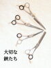 美容師には無くてはならないシザー✂「『カットした髪の毛の断面が綺麗なこと』って美髪には必須✨️ちょっとした部分のカットも自分で切らずにプロに頼るが正解✨」