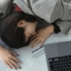 『なんだかずっと眠い…』その疲れ、脳の休息サインかもしれません」
