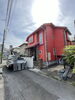 架設足場工事施工中「屋根カバー工事＋外壁塗装は同時工事がお得｜足場代を一度で抑える考え方」