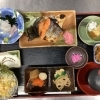 塩鮭の切り落とし焼きとお刺身の本日の和定食ランチ