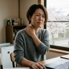 首こりが気になる方へ｜首こり予防のYouTubeショート動画のご紹介