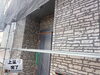 「石積み調外壁の上塗り完了｜立体感と防水性を両立した仕上がり」