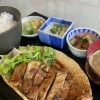 今週の週替わりサービスランチは「瀬戸内豚のトンテキ定食」