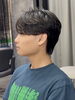 「フェザーパーマでつくる、軽さと動きのあるショートスタイル」