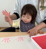 「小さな手がペタッ｜手形アートづくり」