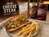 個性と個性の掛け算は美味しさ倍増！「ルートビア＆Dr.Pepperで楽しむ、王道フィリーチーズステーキセット」