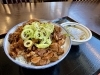 「午後も頑張りたい日に。あじ庵食堂の鳥モツ丼（大）＆あじ庵餃子ランチ」
