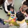 0歳さんから楽しめるリトミックの様子をご紹介します
