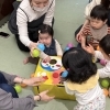 0歳さんから楽しめるリトミックの様子をご紹介します