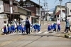 交通安全を学ぶ街歩き体験「交通安全教室で横断歩道の渡り方を学びました」