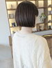 上品なボブで垢抜けヘアスタイル「襟足ぎりぎりのヘイリーボブで、すっきり大人かわいいスタイルに」