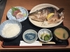 「本日の日替わりランチはブリカブト塩焼き定食！刺身2点付きで大満足♪」