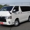 トヨタ・ハイエースバン入庫しました！便利な装備付きの白い一台です