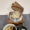 羽釜で最後まで熱々の釜出しうどんと自家製辣油のご紹介