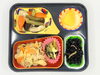 今治の高齢者向け宅配弁当。昼食は野菜と豚肉のカレー炒め。「5/4(月)の昼食は「野菜と豚肉のカレー炒め」」