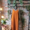 オレンジキャミ＆お花刺繡トップスで春夏の大人カジュアルコーデ