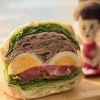 もはや「メインおかず」と「サラダ」のコラボ！ボリューミーなサンドイッチ