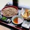 長野県産戸隠そばの天ざるそばが好評です