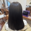 うねり・広がりが強いミディアムヘアを、ココナッツ縮毛矯正でやわらかストレートに
