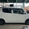 北陸ウインドウ-車へシール貼り付け