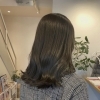 柔らかさと艶感が魅力のオリーブグレージュ