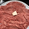 霜降り牛肉のすき焼きセット｜鍋野菜と卵を添えて