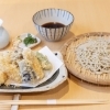 「日本橋室町砂場」や「竹やぶ」で修行した店主の味を