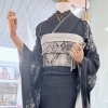黒に近い紺×シルバーで魅せる大人クールな振袖コーデ