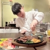 肉好き必見🔥焼きたてハラミステーキが大人気🍖💕ワインやお酒と楽しむ至福の駅近バル時間🍷ジュワッと肉汁あふれるハラミステーキ😋香ばしい香りと柔らか食感に思わず笑顔になる方、続出‼️✨デートや女子会にもおすすめ💕
