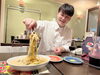 「🔥ピリ辛とろ〜り『レッドカルボナーラ』🍝青戸モーリエ名物‼️生パスタ🍝ハラミステーキ🍖ワイン🍷が人気 ランチ・ディナー対応🍴地域価格でリーズナブル 青砥駅近く🚃ワインバル・イタリアン・女子会にもおすすめ😋」