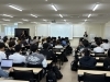 挨拶などをさしてもらっている様子です。「岡山大学津島キャンパスで講義をさししてもらいました。」