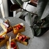 いちごをのせた米粉のシフォンケーキでカフェタイム