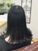 ナチュラルな美しさを引き出す「半年経ってもまとまりやすい、艶グレーブラックロング」