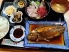 イサギの煮付け＋刺身盛り合わせ定食、小鉢3品付き　2600円「イサギの煮付け＋刺身盛り合わせ定食のご紹介　2600円（税込）」