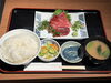 「本日の日替わりランチ！青森県産・本生マグロ刺し定食♪」