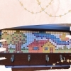 ドット絵のような絵付けタイル