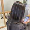 個性際立つハイライトカラーで差をつける「ベース暗め×細めハイライトで、さりげない立体感カラー」
