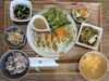 旬の野菜たっぷり！彩り満載ロール「5/18〜30の週替わり・野菜たっぷり春巻きランチプレート」