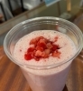 「季節スムージーのいちごスムージー🍓」
