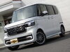 ワクワクする軽カー選びの空間「ホンダ N-BOXカスタム入庫！ホワイトパールのスタイリッシュスライドドア車です」