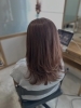おしゃれなヘアケアサロン「軽やかレイヤーで、巻きやすくアレンジ自在なミディアムスタイル」