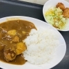 本日のお昼ご飯はボリューム満点の大盛カレーでした