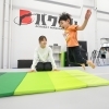 小学生向け・開脚サポート柔軟レッスンの様子