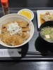 豚丼セット、食べに来てね「5/23（土）ランチ限定｜So Nice な豚丼セットドリンク付き1,000円」